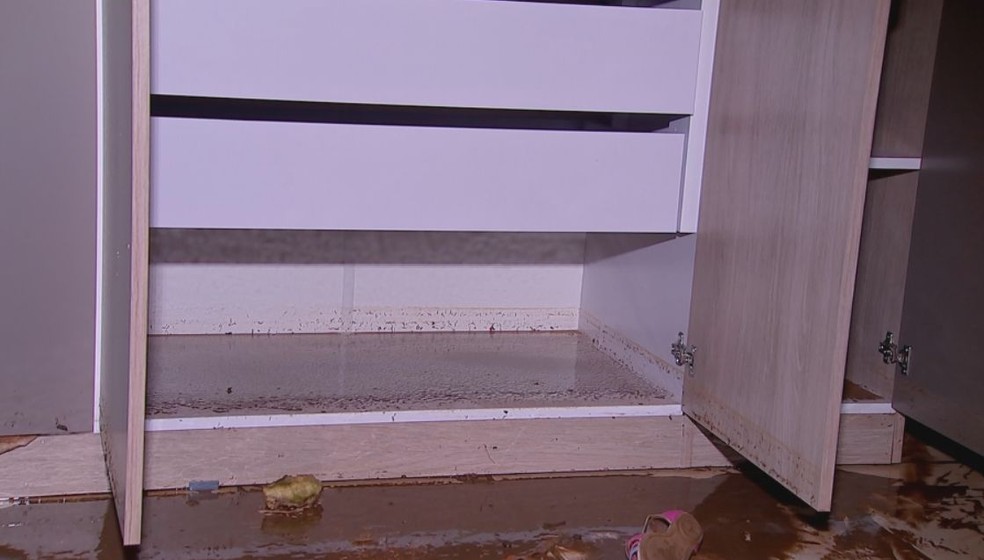 Moradora tinha acabado de comprar armários novos em Bauru — Foto: Willian Silva/ TV TEM 