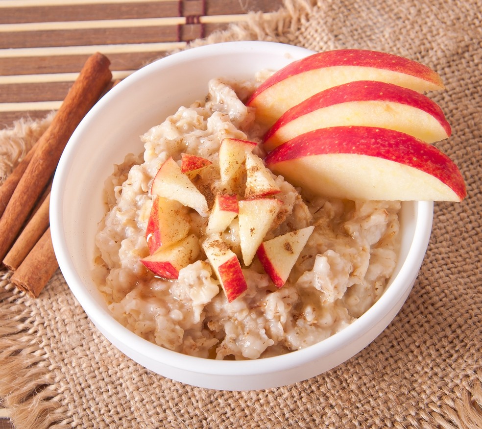 Mingau de aveia com maçã e canela — Foto: Istock Getty Images