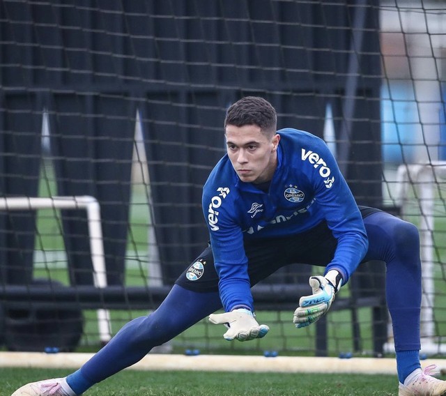 Escalação do Grêmio:  Guedes trata pancada, e Brenno volta aos treinos após ouro