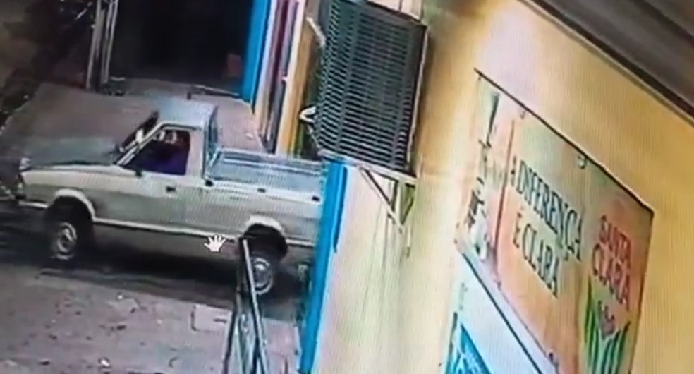 Ladrão da Pampa chegou a quebrar vidraças para invadir lojas — Foto: Reprodução/Instagram/Roraima24h