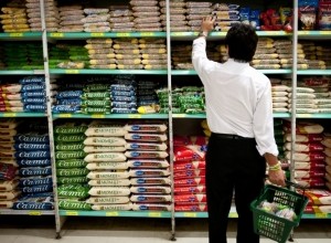  A taxa referente aos itens alimentícios teve elevação de 0,90%. (Foto: Agência Brasil)