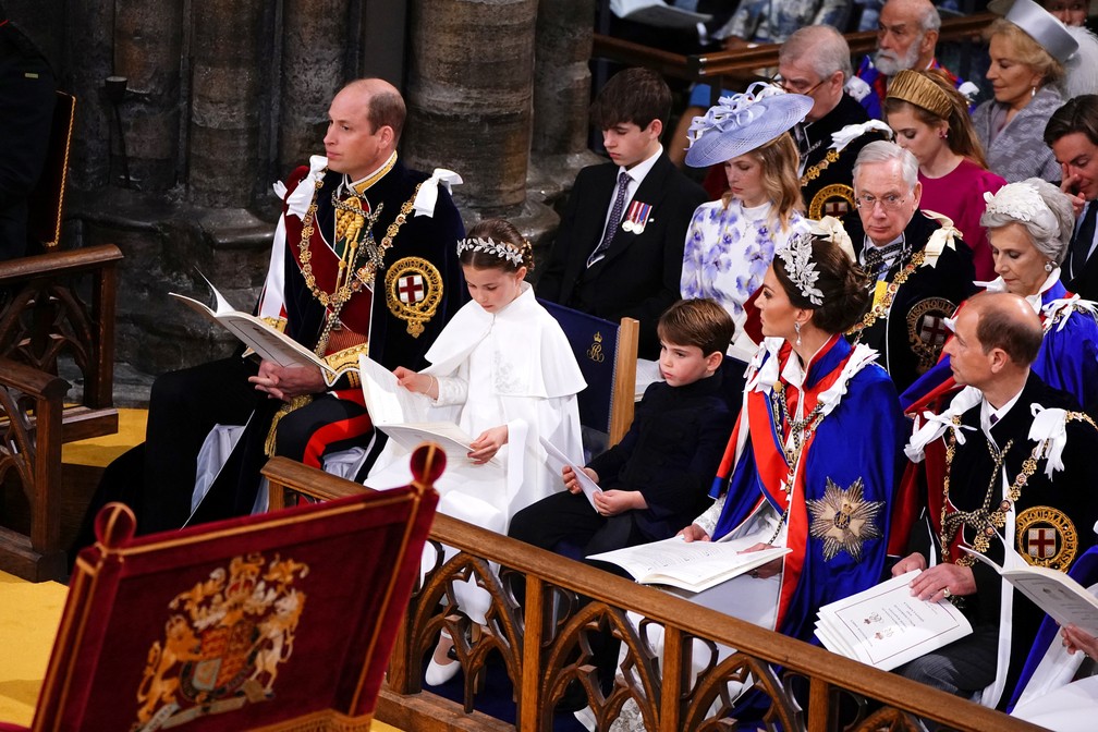 Príncipe William, princesa Charlotte, príncipe Louis, princesa Kate e Duque de Edimburgo na cerimônia de coroação — Foto: Yui Mok/Pool via REUTERS