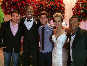 Dedé se casa em Volta Redonda com presença de companheiros de clube