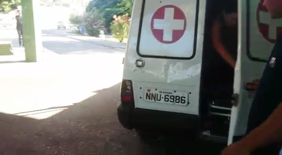 Ambulância foi interceptada por criminosos a caminho de Mossoró (Foto: PM/Divulgação)
