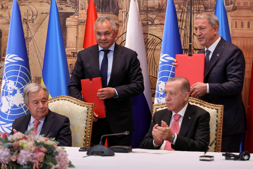 Ucrânia e Rússia assinam acordo para exportação de grãos pelo Mar Negro