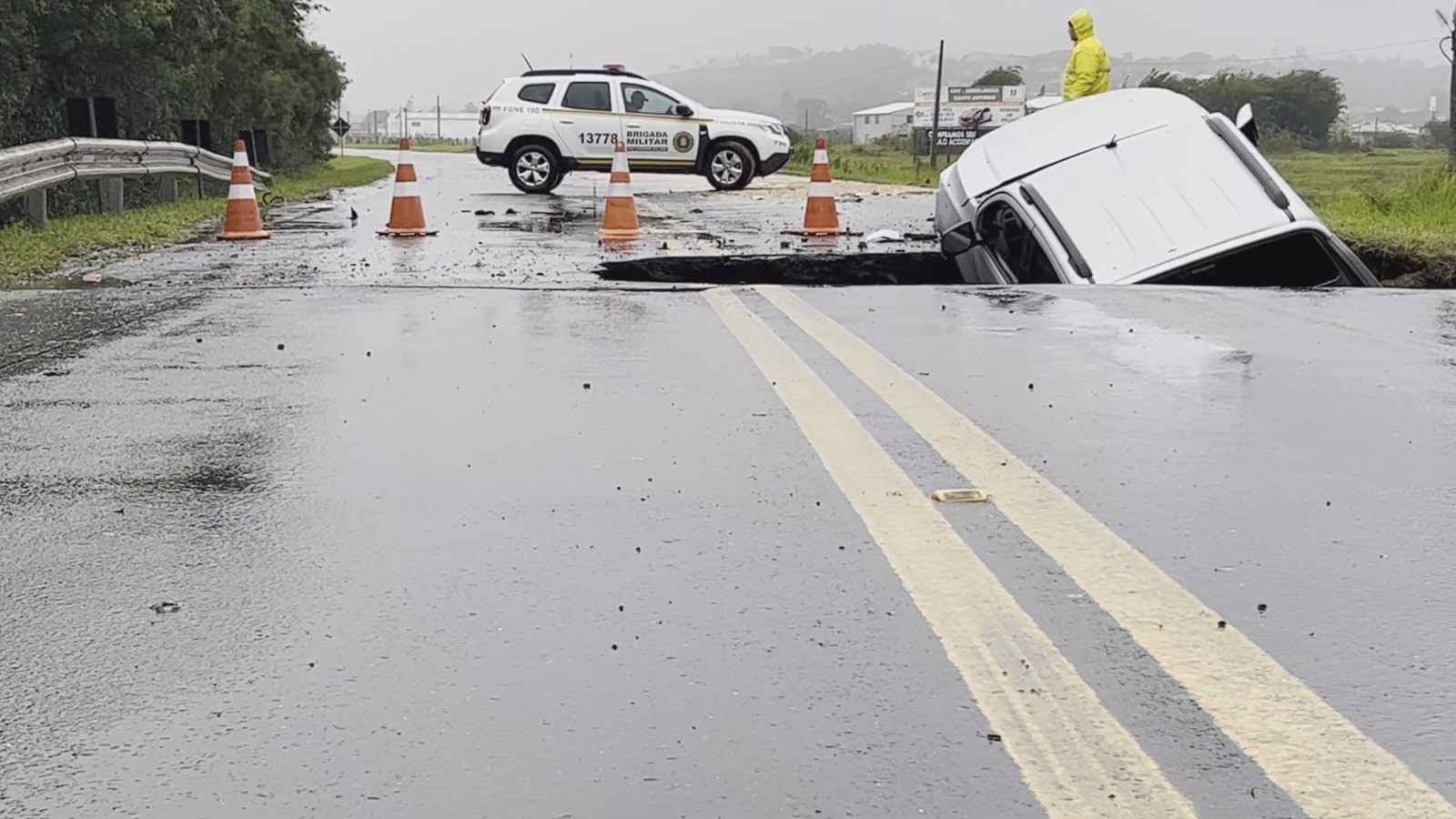 Ciclone no RS: pelo menos 11 trechos de rodovias sofrem bloqueios; saiba quais