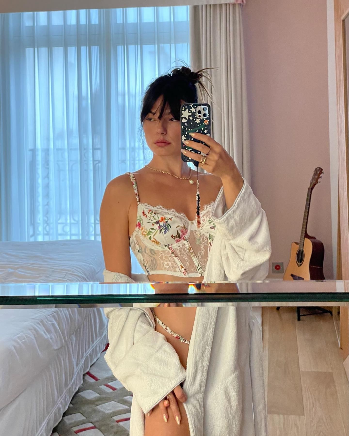 Isis Valverde posa de lingerie (Foto: Reprodução/Instagram)