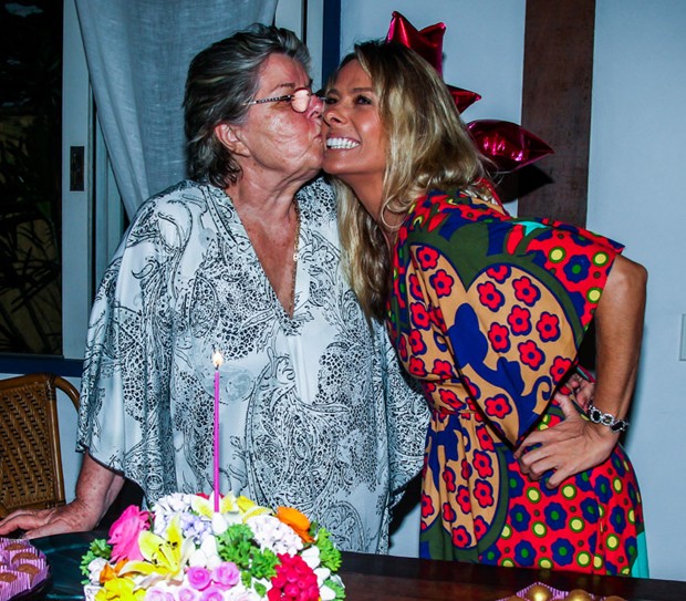 Adriane Galisteu e a mãe, dona Emma (Foto: Manuela Scarpa/Photo Rio News)