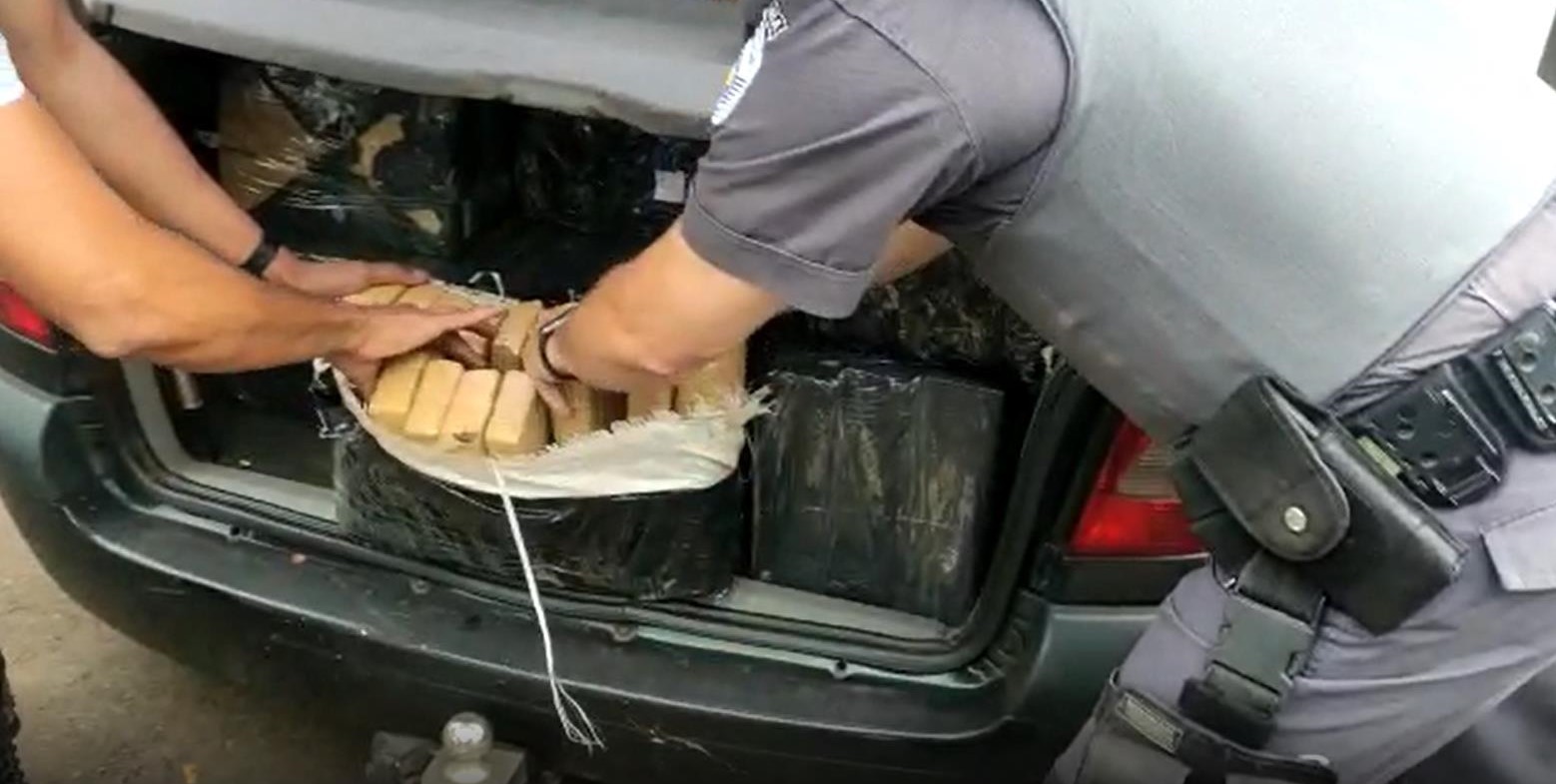 Polícia Rodoviária apreende mais de 600 quilos de maconha em dois carros abordados em Andradina