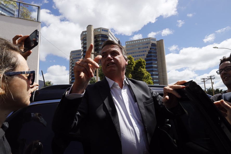 Bolsonaro deixa sede da Polícia Federal após depoimento