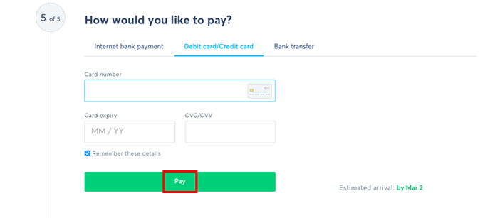 Se a escolha for cartão de crédito, preencha os dados e confirme o pagamento (Foto: Reprodução/Karen Malek)