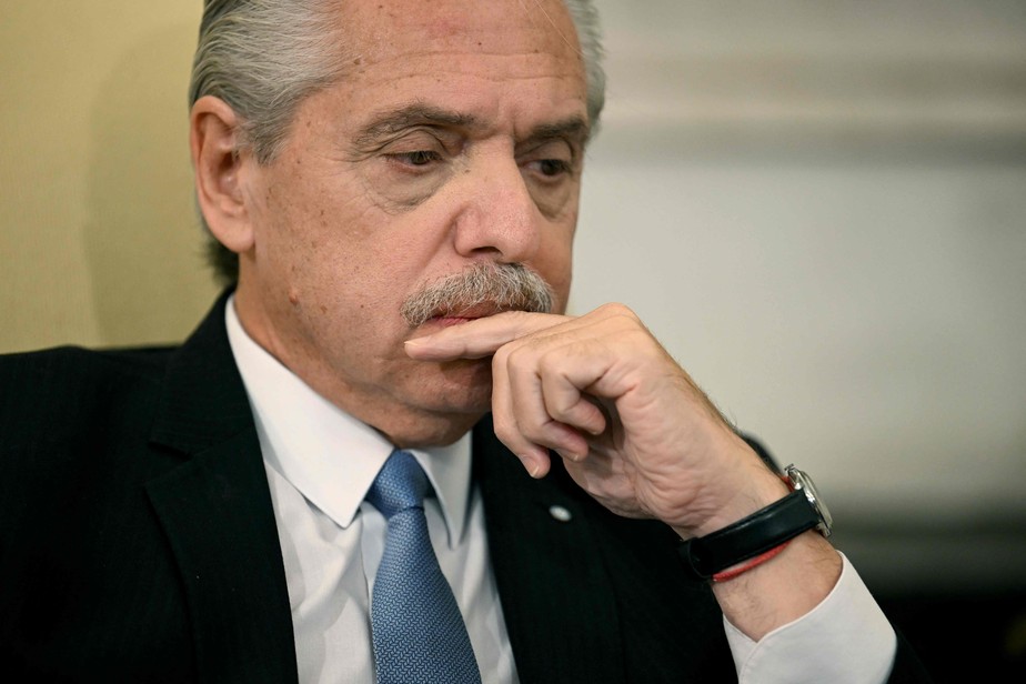 A desist&Atilde;&ordf;ncia de Fern&Atilde;&iexcl;ndez da reelei&Atilde;&sect;&Atilde;&pound;o alivia as tens&Atilde;&micro;es internas', diz  analista sobre Argentina