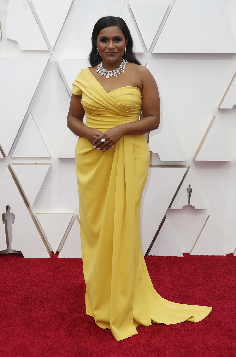 A atriz Mindy Kaling no Oscar 2020 — Foto: REUTERS/Eric Gaillard