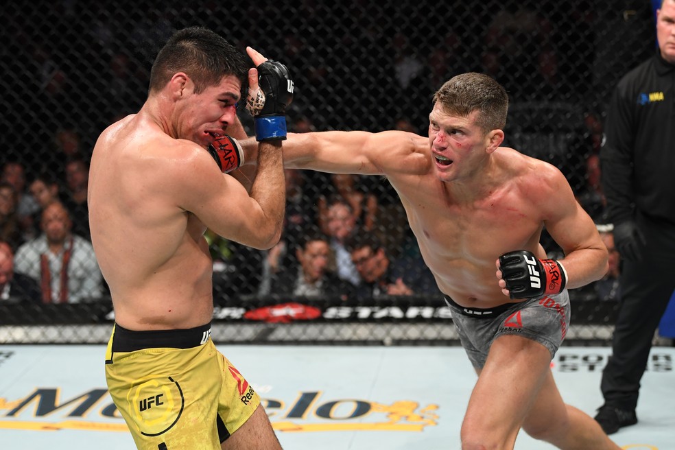 Stephen Thompson golpeia Vicente Luque no UFC 244 — Foto: Getty Images