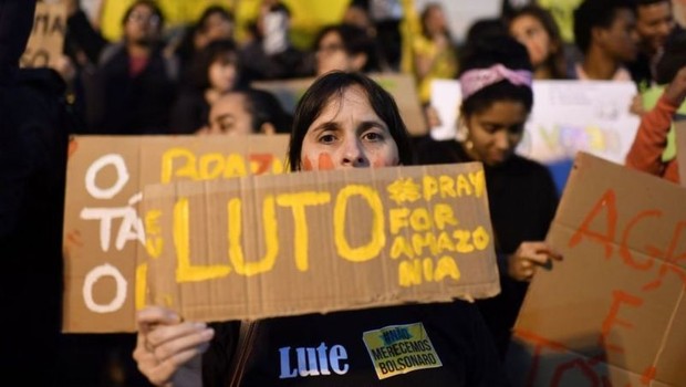 BBC - Governo Bolsonaro tem sido alvo de protestos por sua política ambiental (Foto: REUTERS via BBC)