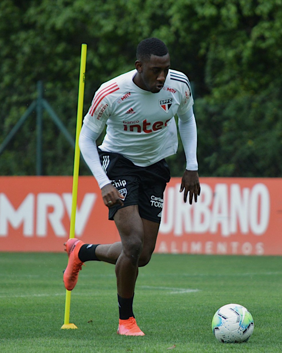 Gonzalo Carneiro em treino do São Paulo — Foto: Erico Leonan / saopaulofc.net