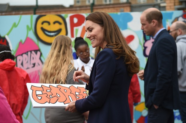 Kate Middleton e William visitam escola em Wolverhampton (Foto: Getty Images)