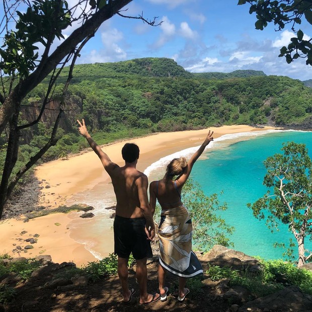 Kaká e Carol Dias abrem álbum de fotos de viagem a Fernando de Noronha (Foto: Reprodução/Instagram)