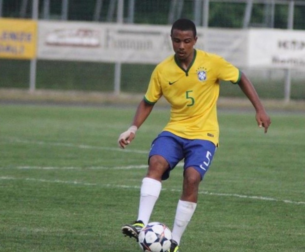 Riuler teve passagens pela base da seleção brasileira — Foto: CBF