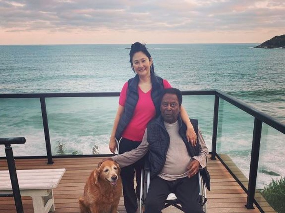 asomadetodosafetos.com - Pelé tem alta do hospital e comemora ao lado de esposa e cachorrinha: "Amor delas é o melhor remédio"