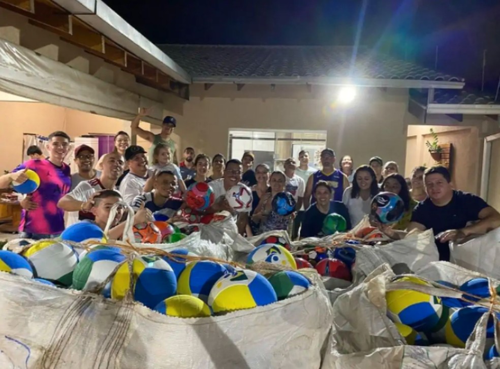 Bolas arrecadas pelo projeto Criança Feliz. — Foto: Divulgação