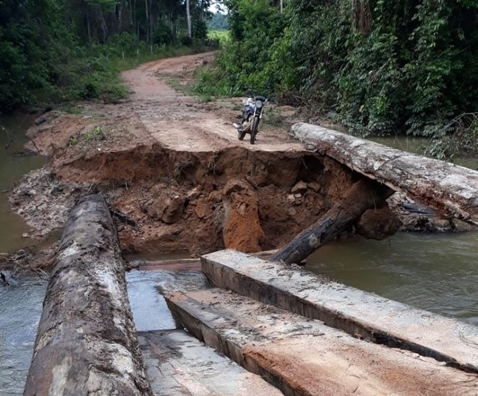 Chuvas provocaram queda de ponte em Nova Bandeirantes (MT) — Foto: Reprodução