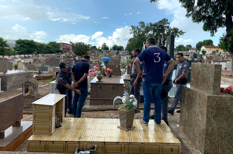 Suspeito do disparo se escondeu no Cemitério da Saudade de Lins, onde foi preso pela PM — Foto: J. Serafim/Divulgação