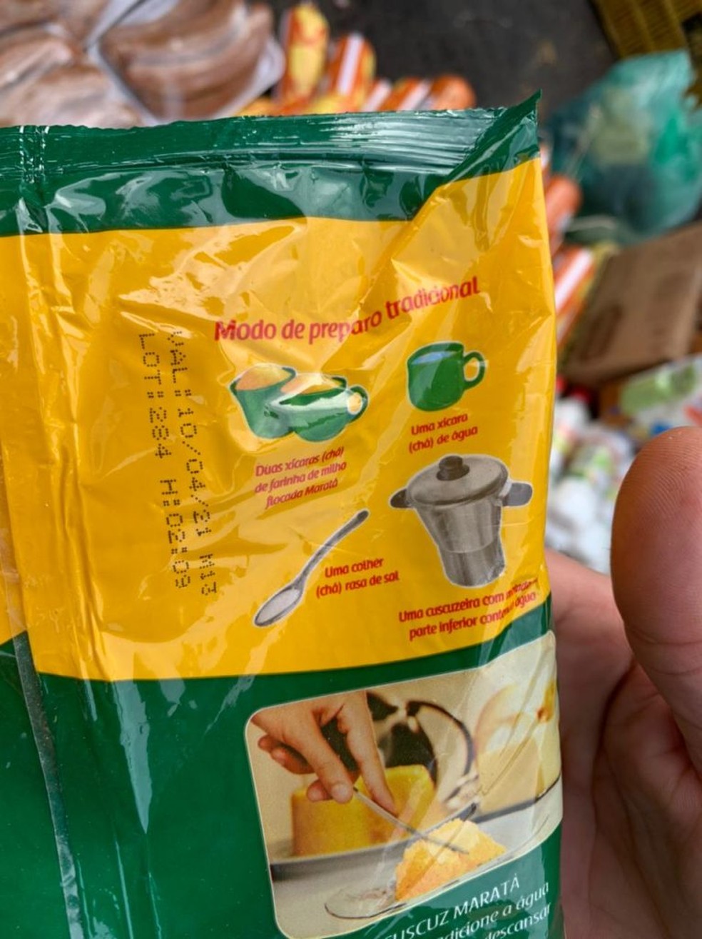 Alimentos fora do prazo de validade são apreendidos em fiscalização na parte alta e baixa de Maceió — Foto: Vigilância Sanitária