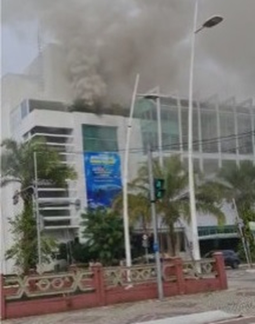 Shopping é atingido por incêndio em Belém. — Foto: Reprodução 