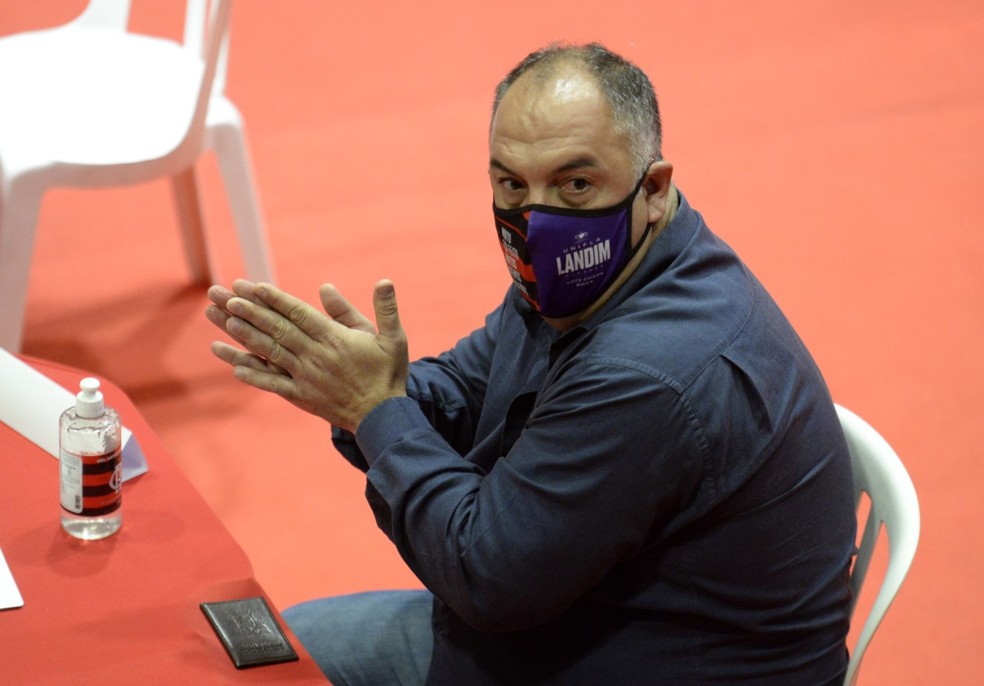 Marcos Braz durante a eleição do Flamengo — Foto: André Durão