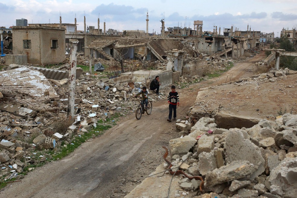Desde 2011, guerra na Síria deixou mais de 380 mil mortos — Foto: Alaa Al-Faqir/Reuters