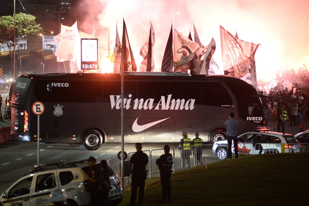 Negociação por novo ônibus esfria após Corinthians aumentar pedida a montadora