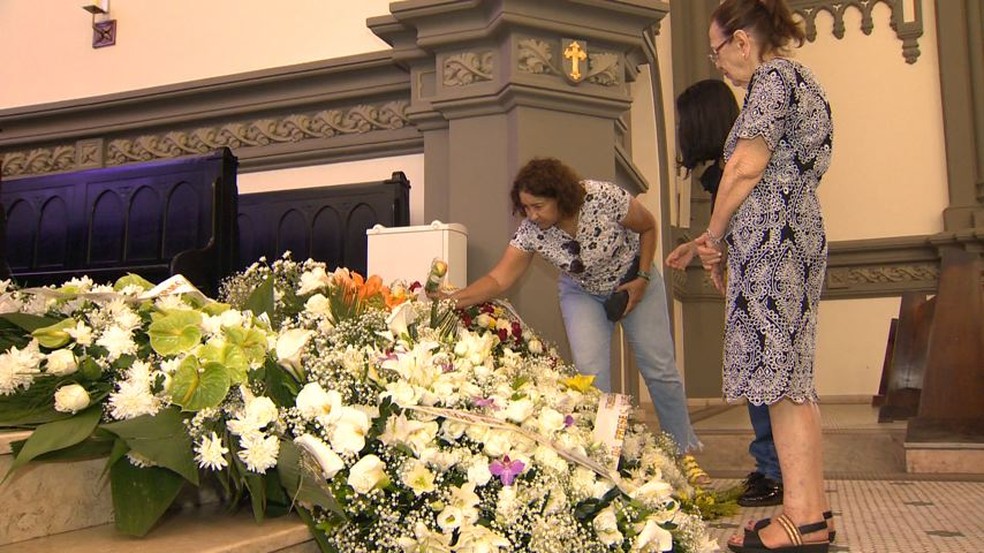 Fiéis prestaram últimas homenagens a Dom Silvestre — Foto: Manoel Neto/ TV Gazeta