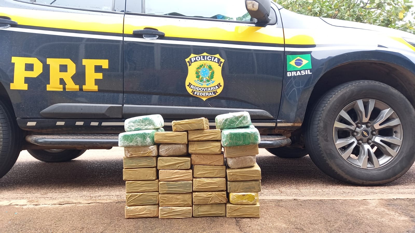 PRF apreende mais de 34 kg de cocaína escondida em compartimento secreto de carro em RO