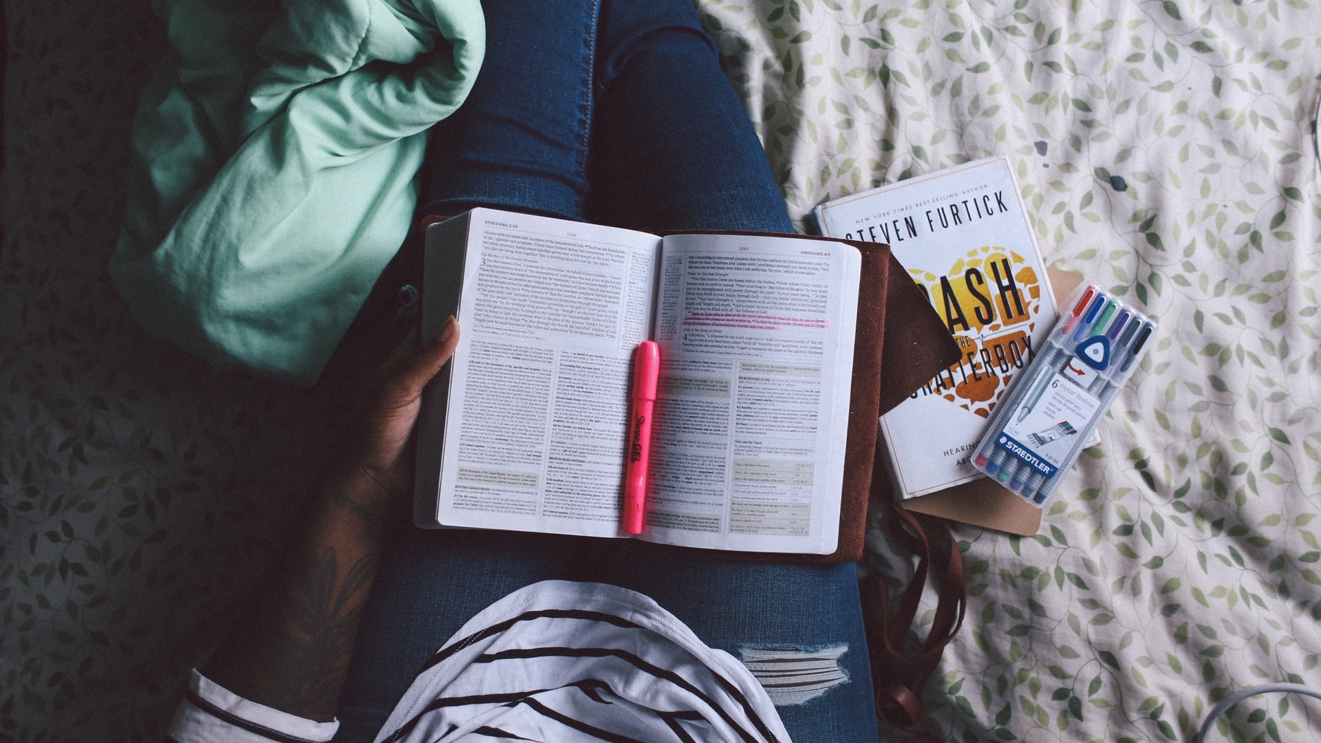 Métodos e estratégias para estudar em casa de forma mais eficiente (Foto: Jazmin Quaynor/Unsplash)