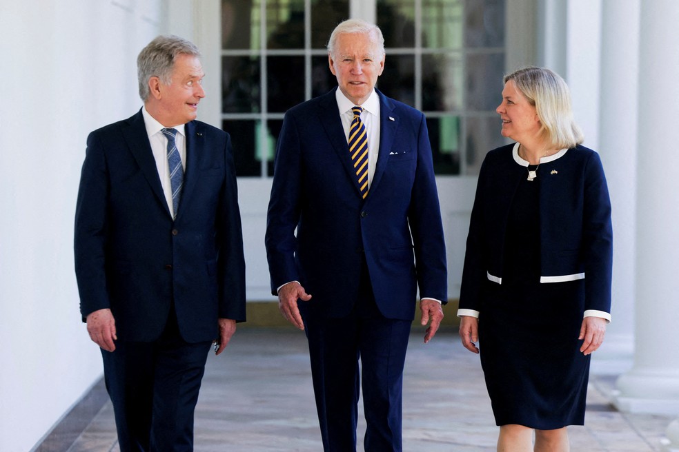 Presidente dos Eua, Joe Biden (ao centro), em encontro com presidente finlandês e primeira-ministra sueca em Washington, em 19 de maio de 2022. — Foto: Evelyn Hockstein/ Reuters