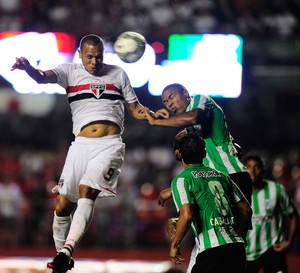 Luis Fabiano São Paulo x Atlético Nacional (Foto: Marcos Ribolli)