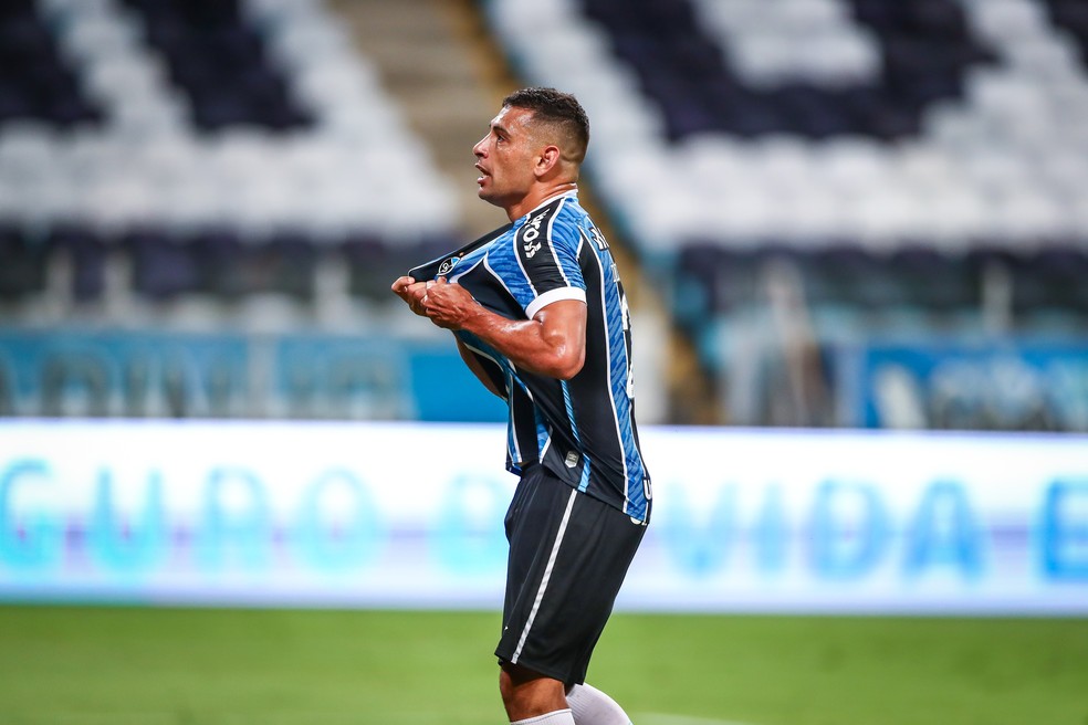 Diego Souza comemora gol do Grêmio contra o São Paulo na semifinal da Copa do Brasil — Foto: Lucas Uebel/DVG/Grêmio