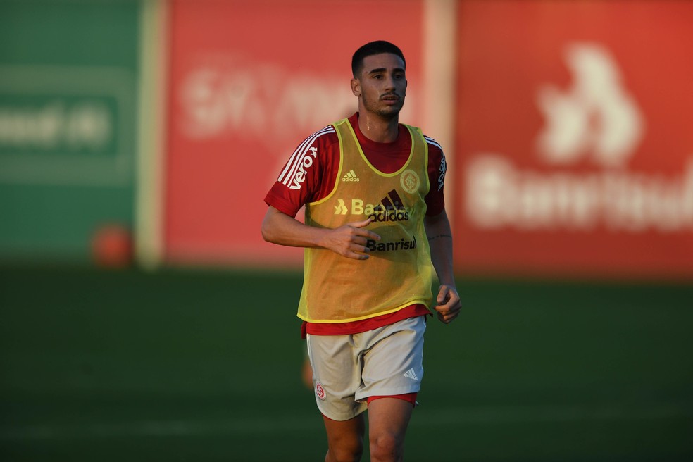 Galhardo deve ficar à disposição do Inter contra o Esportivo — Foto: Ricardo Duarte/Divulgação Inter