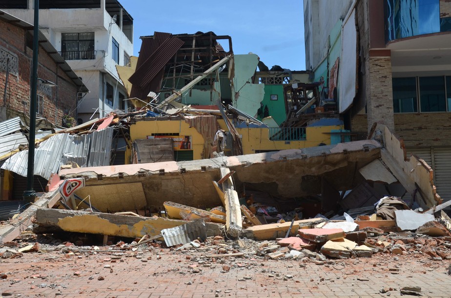 Prédios destruidos na cidade de Machala, no Equador