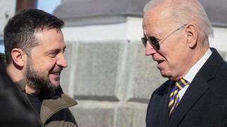 Presidente dos EUA, Joe Biden, se encontra com o presidente ucraniano Volodymyr Zelensky, em Kiev — Foto: Gleb Garanich/REUTERS