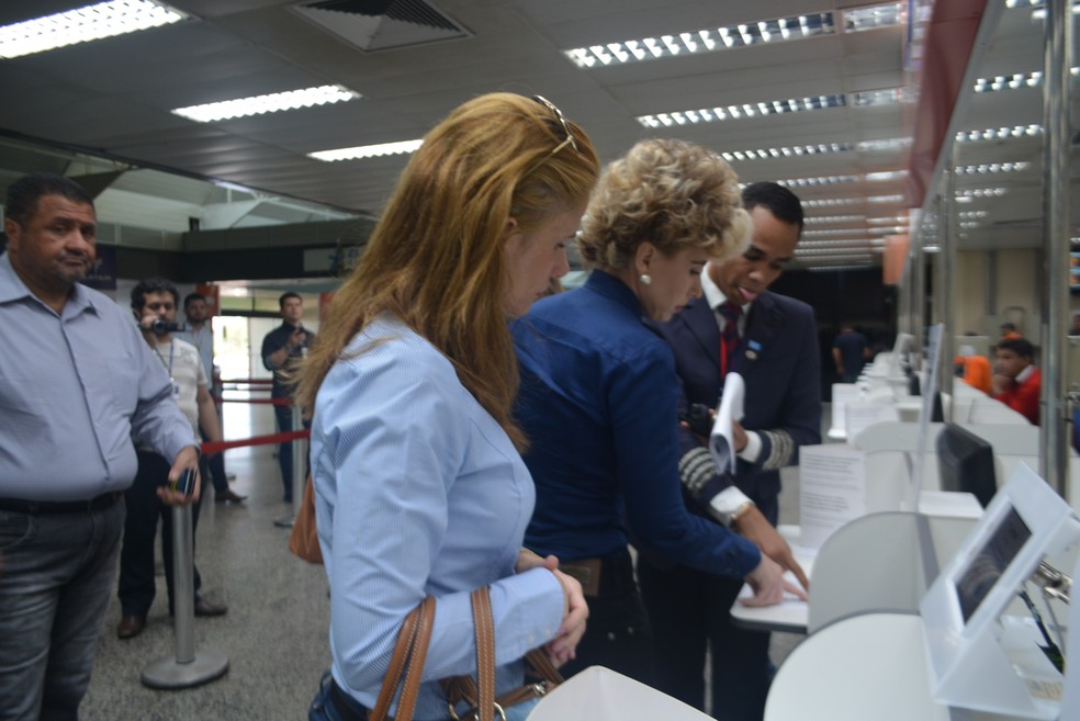 Representantes de órgãos de defesa do consumidor participaram da inspeção (Foto: Hosana Morais/G1)