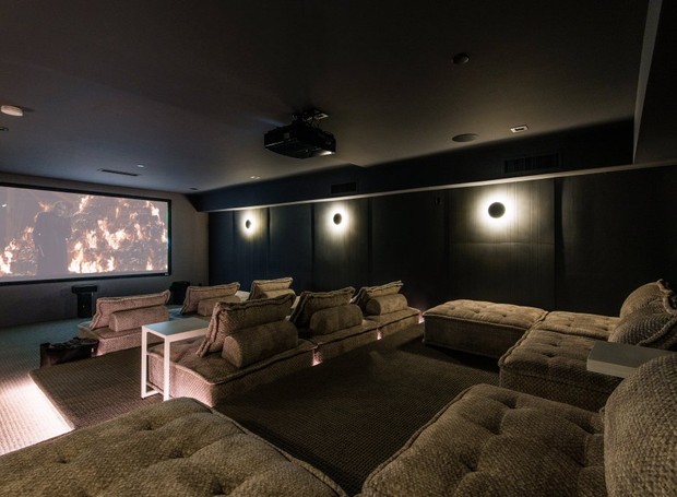 Sala de cinema (Foto: LA Light Photography / The Luxury Level)