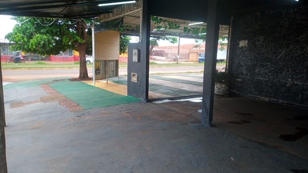 Conveniência onde crime ocorreu fica na Avenida dos Cafezais. — Foto: OsvaldoNóbrega/TVMorena