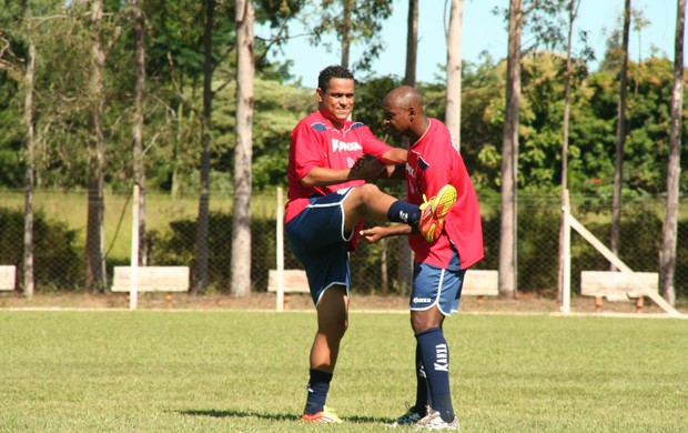 Val Baiano dá força ao xará: Que tenha mais oportunidades do que eu