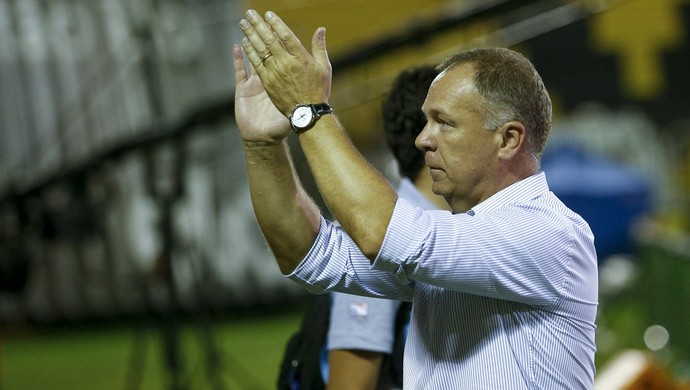 Mano vê elenco comprometido e projeta volta de Manoel contra a URT