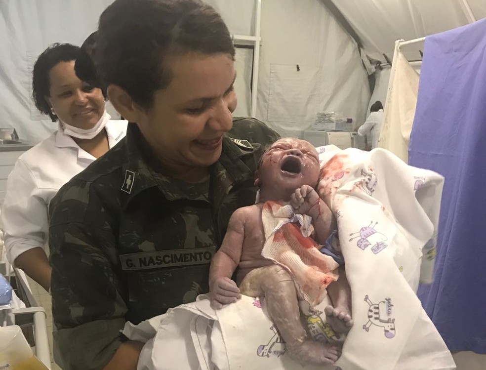 Maria Clara Silva nasceu com pouco mais de três quilos, no hospital de campanha de Rio Formoso, em PE (Foto: Divulgação/Comando Militar do Nordeste)