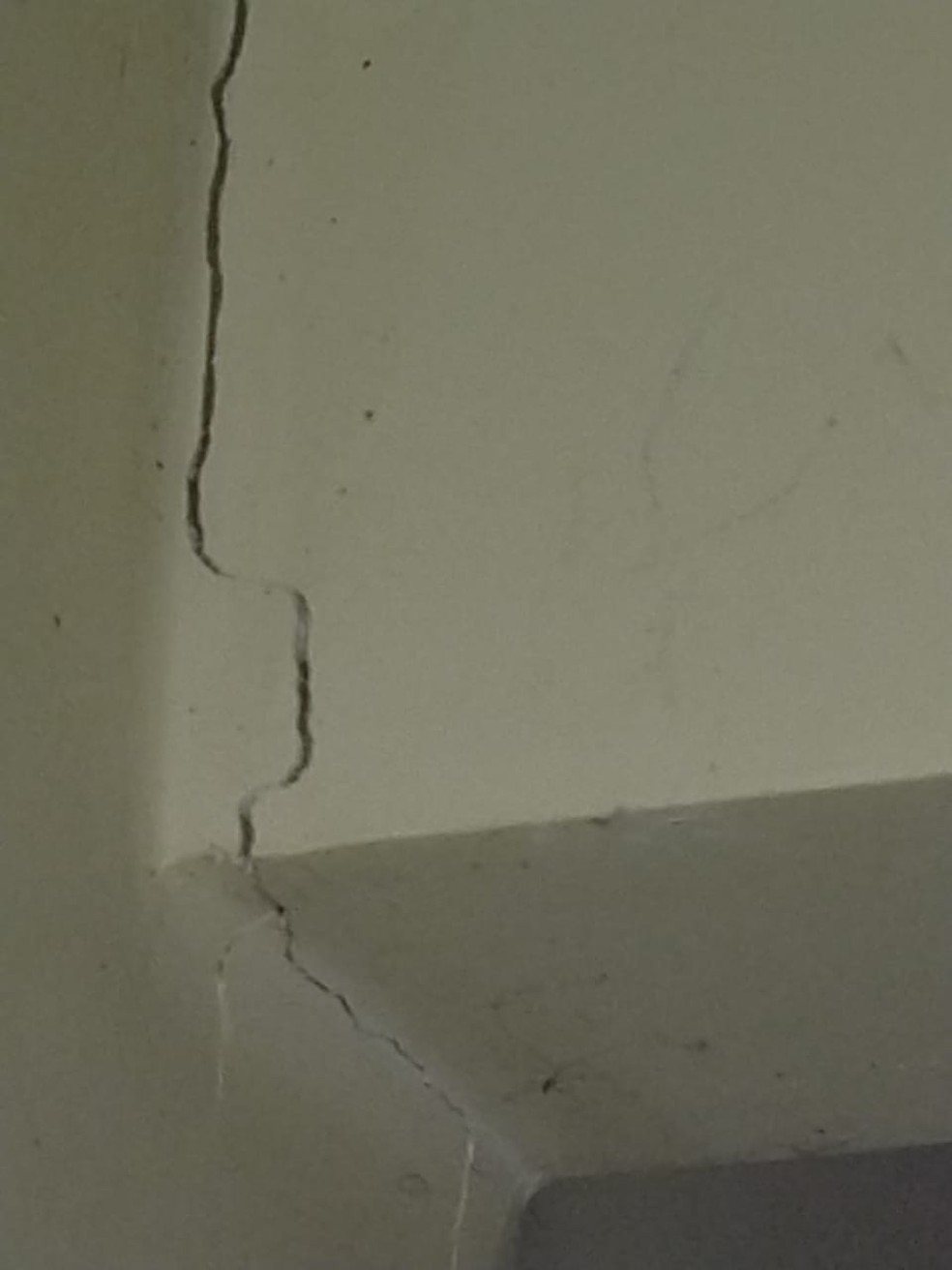 Rachadura após tremor de terra em residência de Boa Vista — Foto: Arquivo pessoal