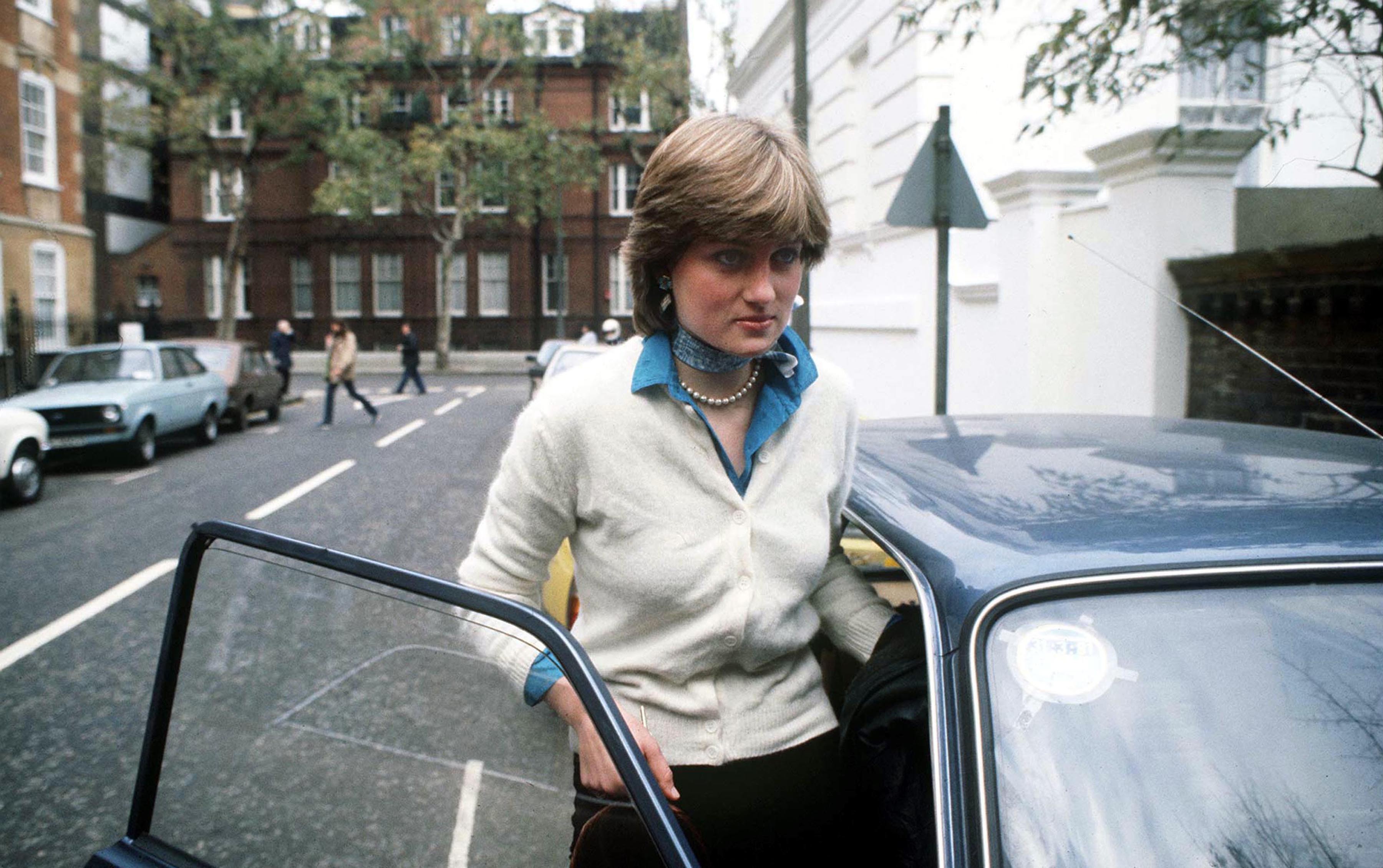Lady Diana Spencer outside her flat in Coleherne Court, London, before her engagement to the Prince of Wales, December 1980. (Photo by Jayne Fincher/Princess Diana Archive/Getty Images) (Foto: Getty Images)