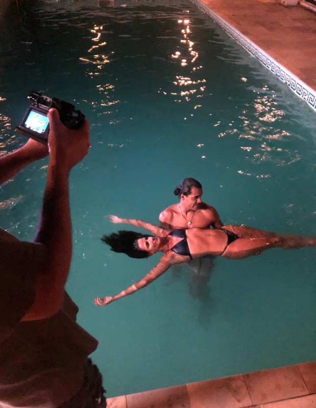 Lazuli Barbosa e Marcello Melo Jr. gravam clipe em mansão do Rio (Foto: Divulgação)